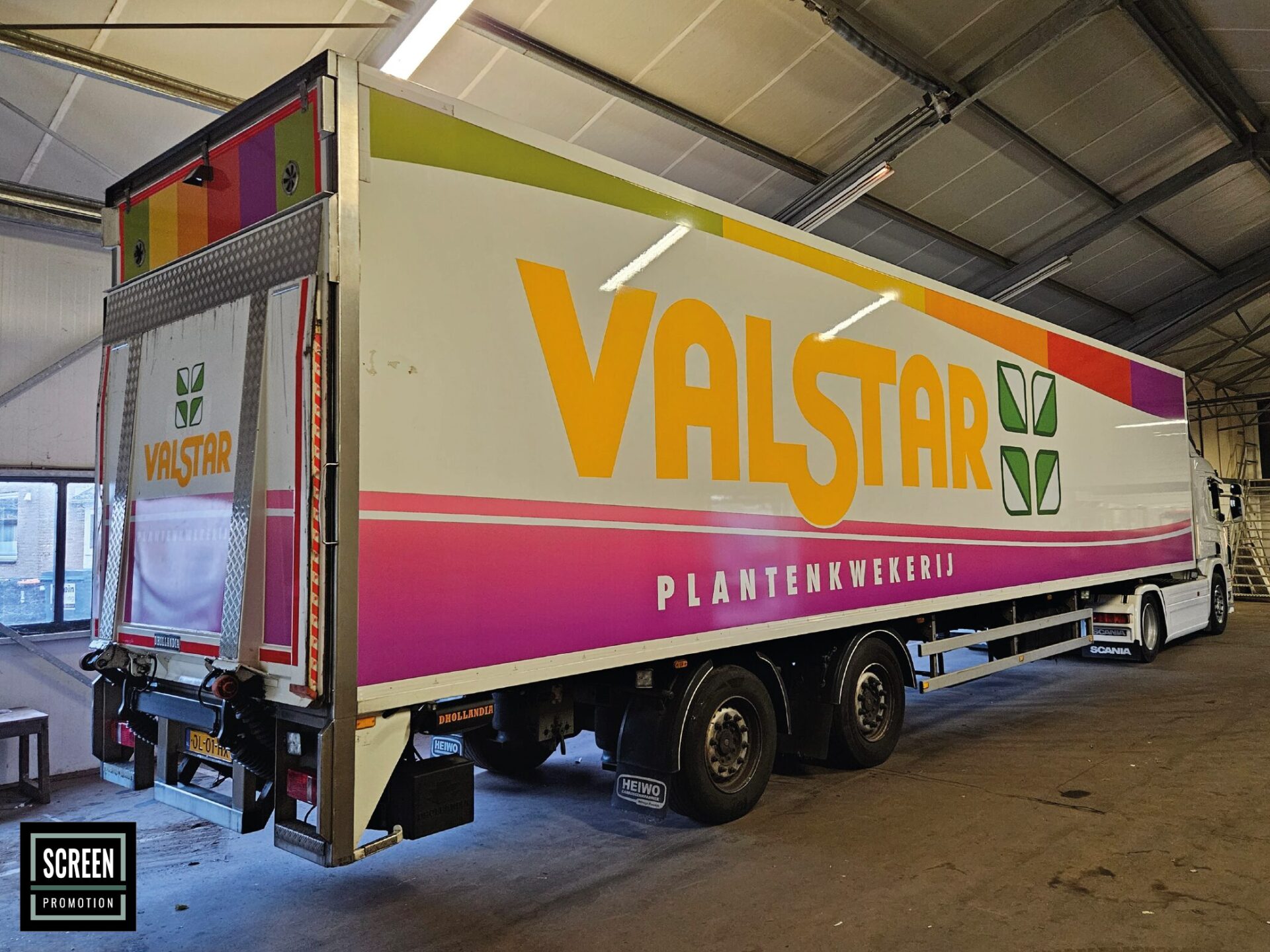 Screen Promotion Autobelettering Vrachtwagen Valstar